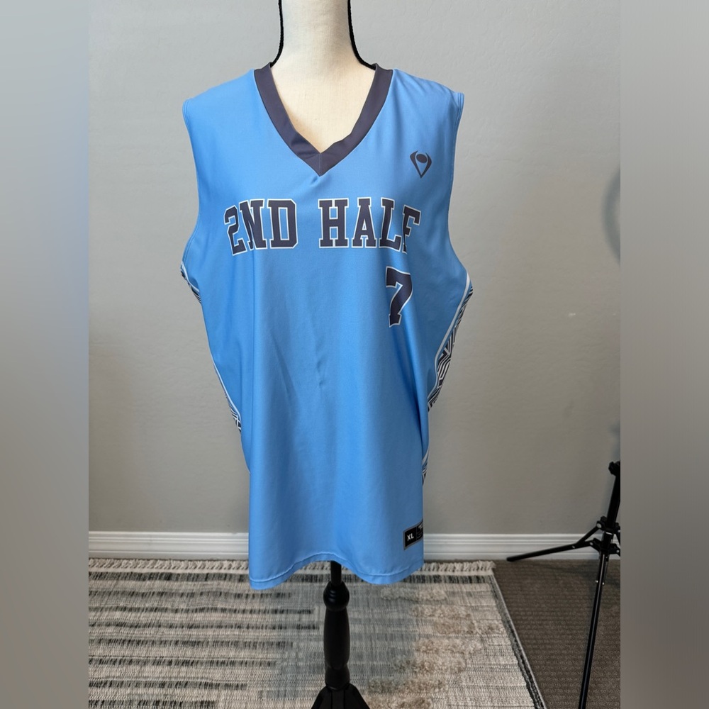Men’s Basketball tank / Size XL